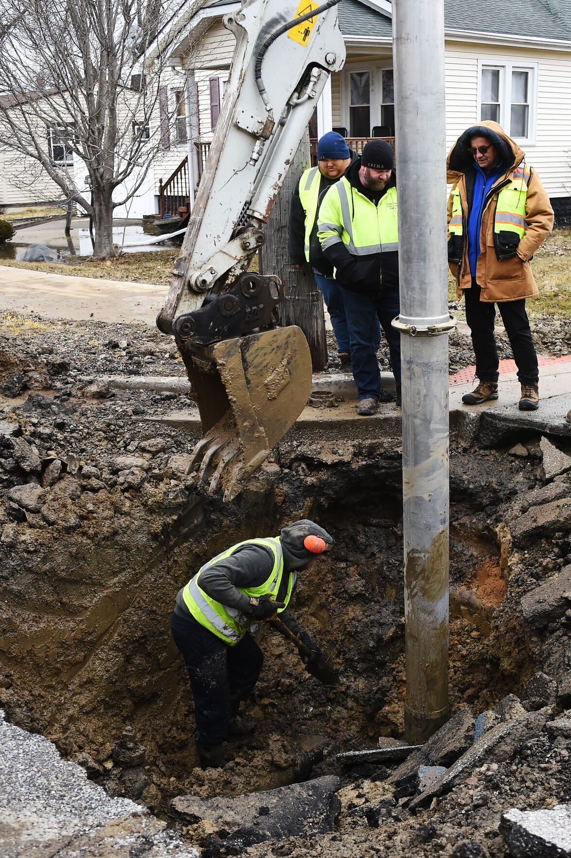 030822-nws-mainbreak_1